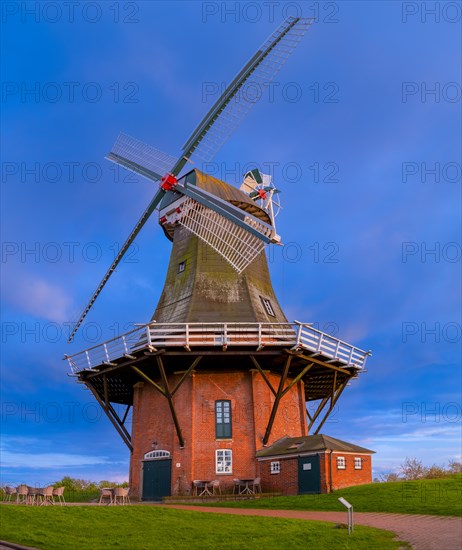The Green Mill, one of Greetsiel's twin mills, Greetsiel, Krummhoern, East Frisia, Lower Saxony,