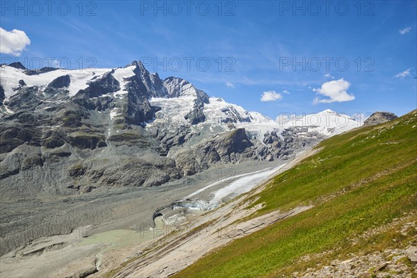 View from Franz Joseph Hoehe into the mountains (Grossglockner) with Pasterze on a sunny day at