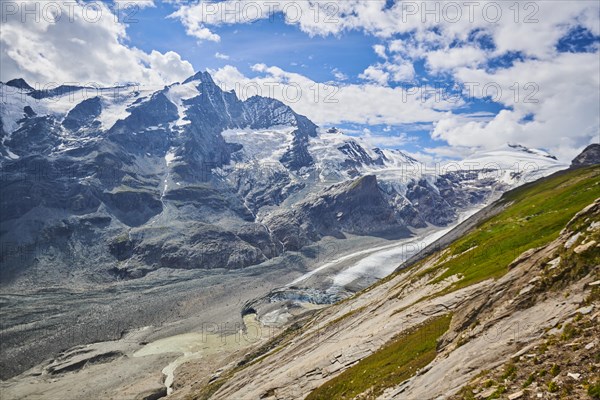 View from Franz Joseph Hoehe into the mountains (Grossglockner) with Pasterze on a sunny day at