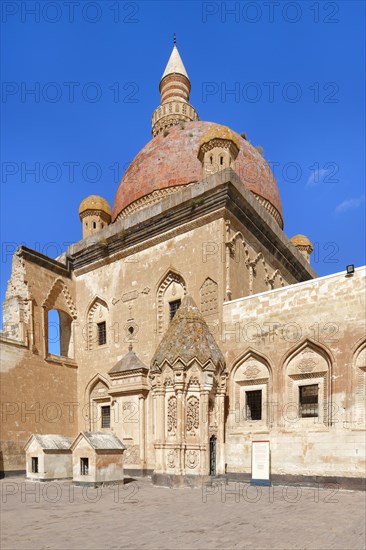 Ishak Pasha palace, Second courtyard with the tomb of the palace founder, Dogubayazit, Turkey, Asia