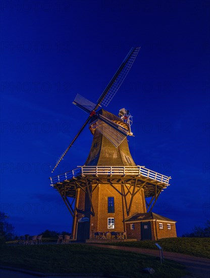 The Green Mill, one of Greetsiel's twin mills, at night, Greetsiel, Krummhoern, East Frisia, Lower