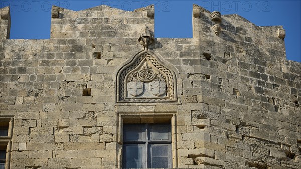 Castle house with coat of arms, Grand Master Antonio Fluvian de la Riviere, detailed view, St