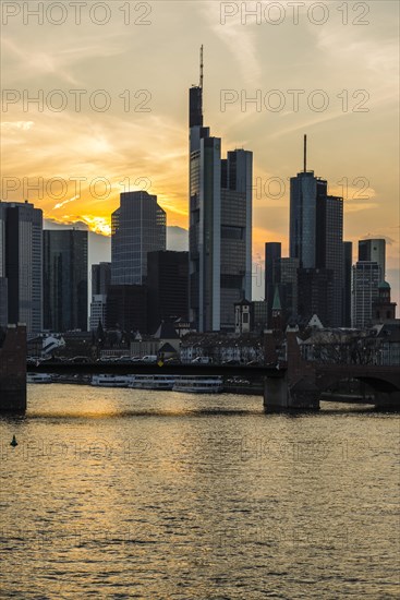 Skyline and banking district at sunset, twilight, Tower 185, Commerzbank, HelaBa, Hessische
