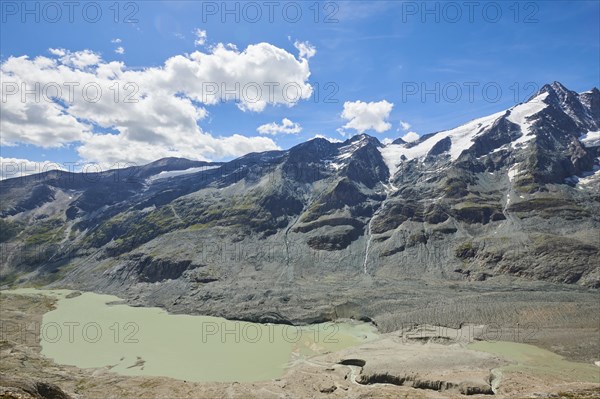 View from Franz Joseph Hoehe into the mountains (Grossglockner) with Pasterze on a sunny day at