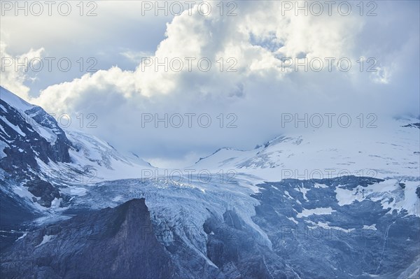 View from Franz Joseph Hoehe into the mountains (Grossglockner) with Pasterze at Hochalpenstrasse,