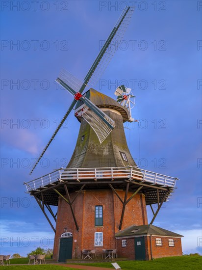 The Green Mill, one of Greetsiel's twin mills, Greetsiel, Krummhoern, East Frisia, Lower Saxony,