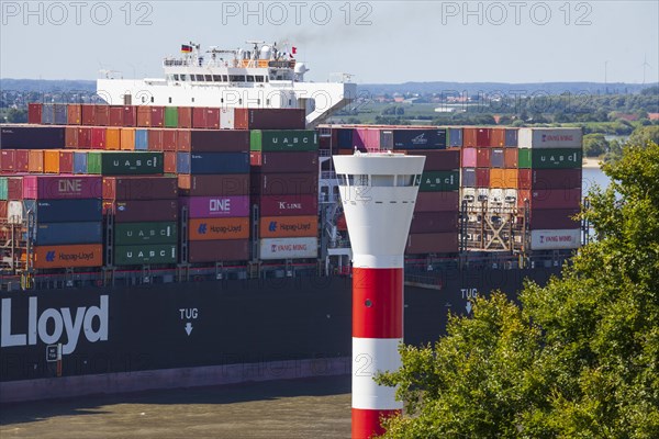 Container ship of the Hapag Lloyd shipping company and lighthouse on the Elbe, Blankenese district,