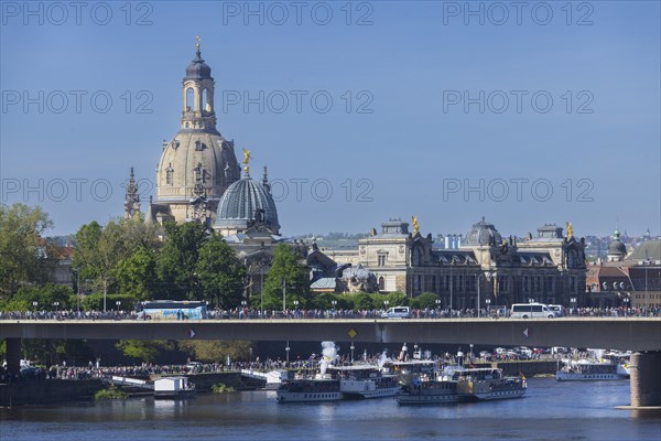 Every year on 1 May, the historic passenger steamers (PD) and the two saloon ships of the White