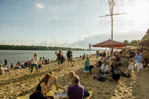 People on the beach, Strandbar Strandperle, Elbe beach, Oevelgoenne, Hamburg, Germany, Europe