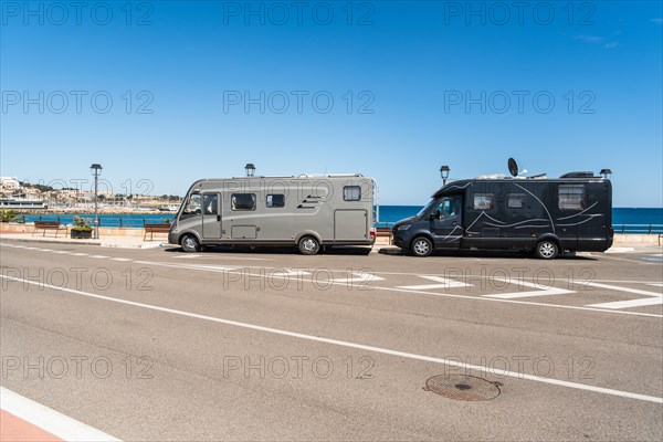 2 mobile homes on the Moll de Llevant promenade, a 4.5 km long promenade for joggers, walkers,