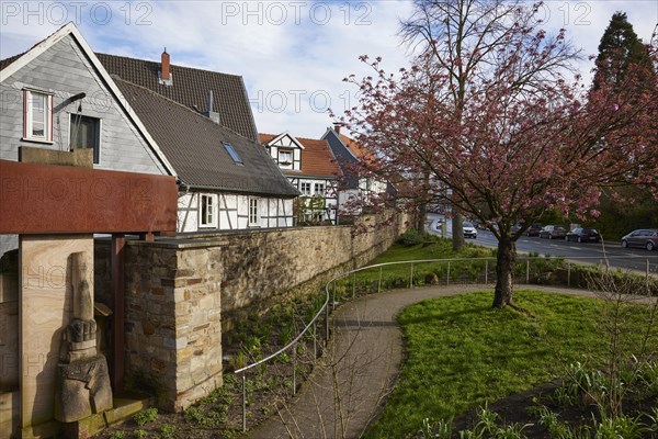 Barrier-free access to the town centre with the Steinhagentor gate, historic town fortifications