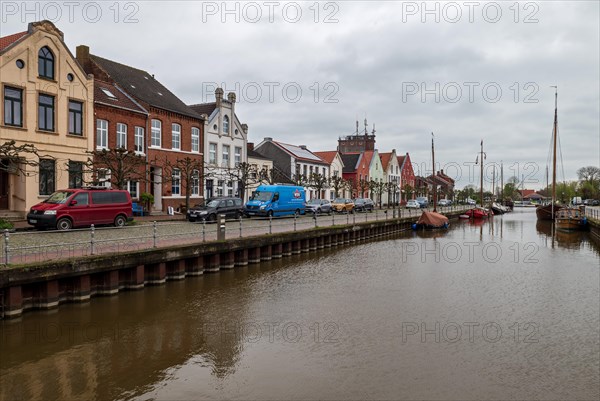 Row of houses on the north side, Old Oat in the small town of Weener, district of Leer,