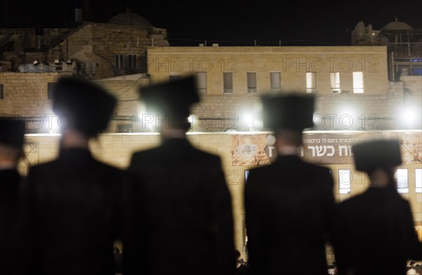 Jewish men with shtreimel in the Old City of Jerusalem at the Wailing Wall, Jerusalem, 23/04/2024