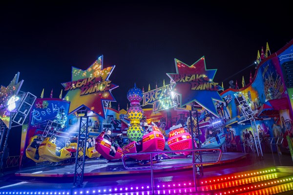 Spring Festival of the Dresden Showmen on the fairgrounds at the Marienbruecke, Dresden, Saxony,