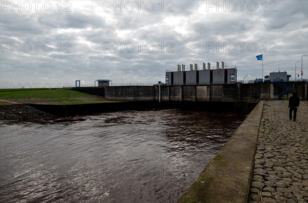 Lock gates of the Nieuwe Statenzijl lock seen from Dollartseite, municipality of Oldambt, Dollart,