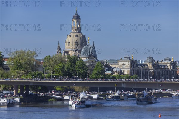 Every year on 1 May, the historic passenger steamers (PD) and the two saloon ships of the White