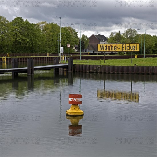Headwater of the Wanne-Eickel lock system, New South Lock, Rhine-Herne Canal, Herne, North