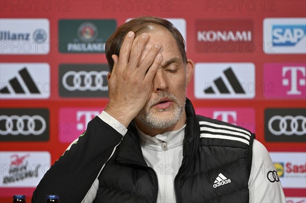 Coach Thomas Tuchel FC Bayern Munich FCB exhausted, disappointed, press conference, PK, Allianz