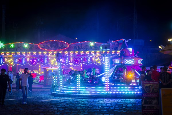 Spring Festival of the Dresden Showmen on the fairgrounds at the Marienbruecke, Dresden, Saxony,