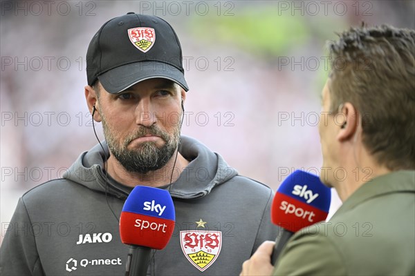 Coach Sebastian Hoeness VfB Stuttgart, portrait, thoughtful, interview, microphone, microphone,