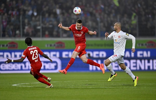 Header, action Patrick Mainka 1. FC Heidenheim 1846 FCH (06) v Ludovic Ajorque 1. FSV Mainz 05 (17)
