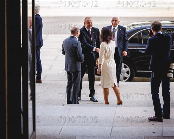 (L-R) Olaf Scholz, Federal Chancellor, and Annalena Baerbock, Federal Foreign Minister, in