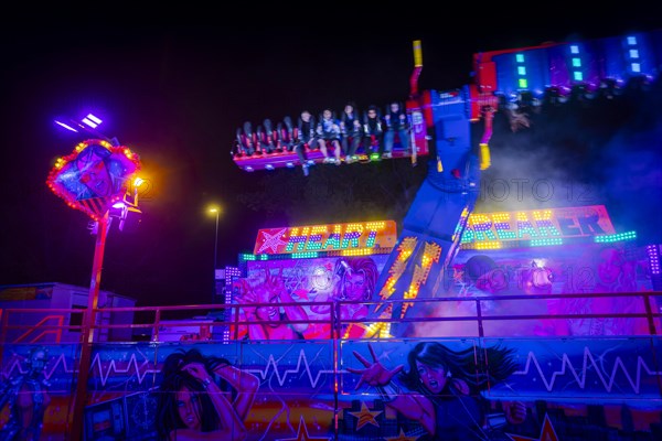 Spring Festival of the Dresden Showmen on the fairgrounds at the Marienbruecke, Dresden, Saxony,