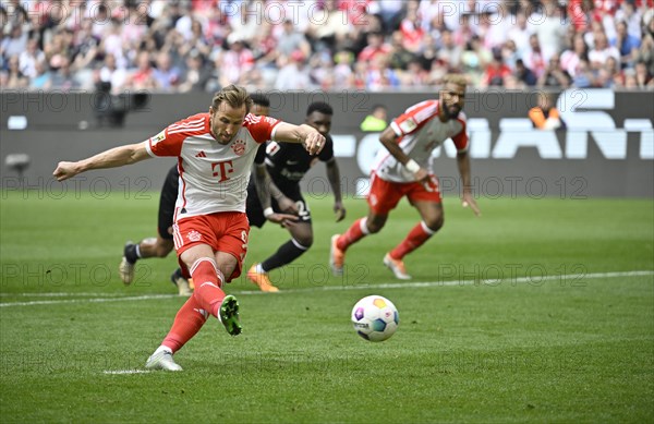 Goal kick, Action, Goal chance, Penalty, Penalty kick, Harry Kane FC Bayern Munich FCB (09) Allianz