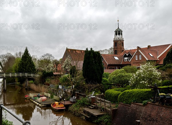 Luettje Bruegg across the Ditzum-Bunder Sieltief in the fishing village of Ditzum, behind the bell