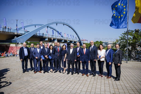 Annalena Baerbock (Alliance 90/The Greens), Federal Foreign Minister, and Rados Caw Sikorski,