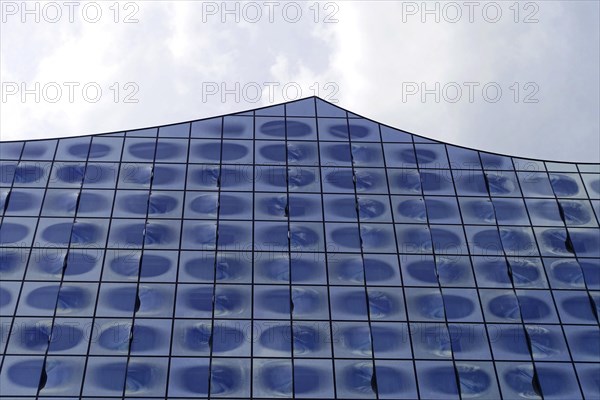 Elbe Philharmonic Hall, Architects Herzog & De Meuron, Hafencity, Hamburg, Close-up of a blue glass