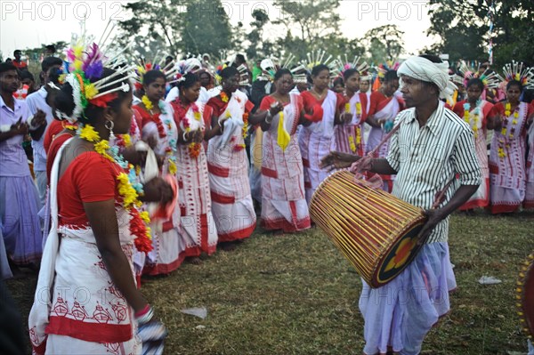 Tribal dance, Bhumij tribespeople, festival, West Bengal, India, Asia