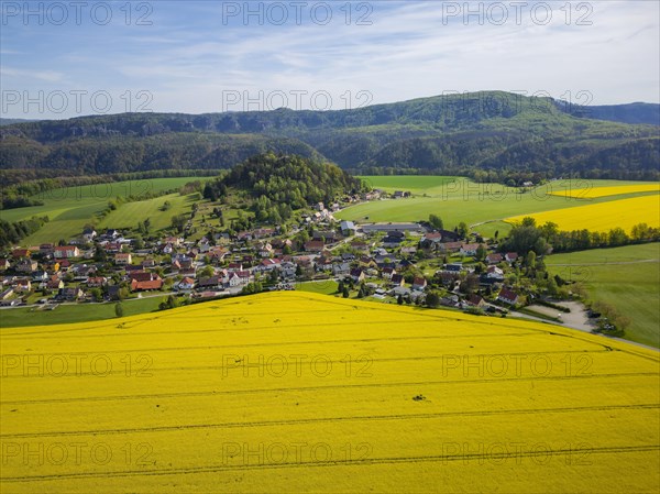 The Kaiser's crown is a heavily abraded and jagged remnant of a table mountain which, together with