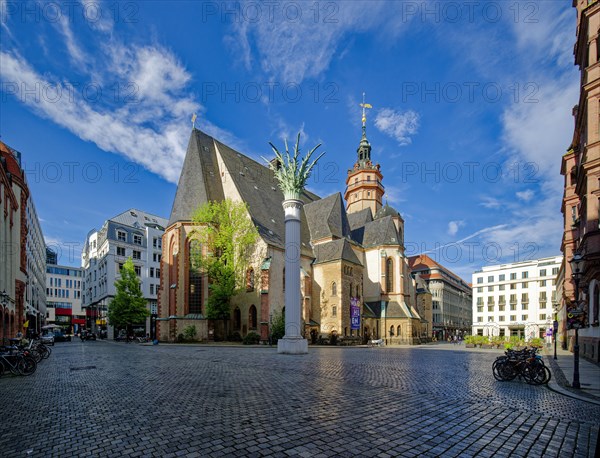 Nikolaikirche with the Nikolaisaeule by Markus Glaeser in memory of the Monday demonstrations,