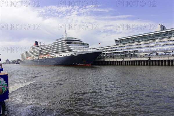Cruise ship Queen Victoria on the Elbe in Hamburg harbour, Hamburg, Land Hamburg, Northern Germany,
