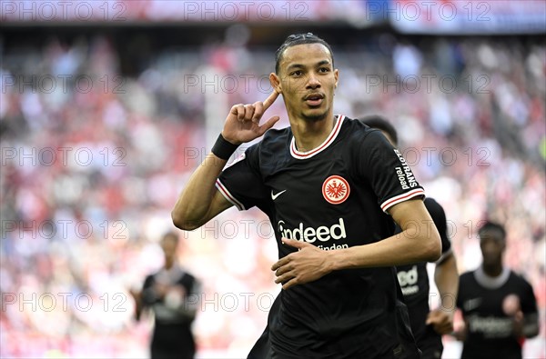 Goal celebration, cheering, Hugo Ekitike Eintracht Frankfurt SGE (11) Gesture, gesture, Allianz