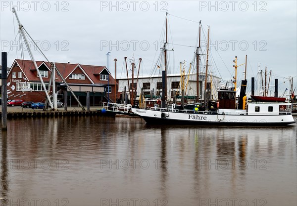 Car ferry Ditzum-Petkum (Emden) in Ditzum harbour, fishing village of Ditzum, municipality of