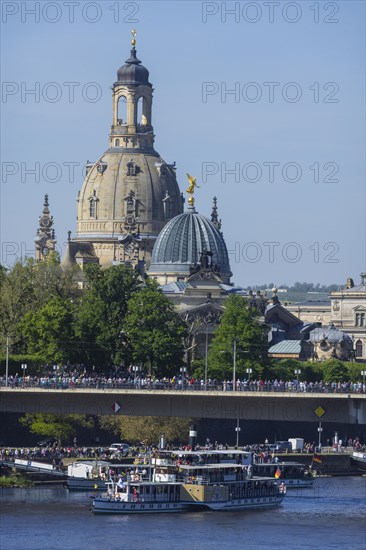 Every year on 1 May, the historic passenger steamers (PD) and the two saloon ships of the White