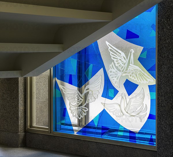 Window glass paintings, realistic socialism, vestibule of the European School of Management and