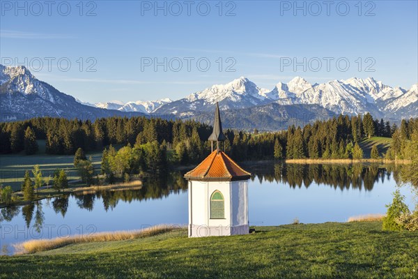 Chapel at Hegratsrieder See near Fuessen, Allgaeu Alps, snow, Allgaeu, Bavaria, Germany, Europe