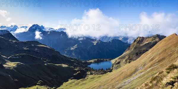 Mountain panorama from Zeigersattel to Seealpsee, on the left Hoefats 2259m, Allgaeu Alps, Allgaeu,