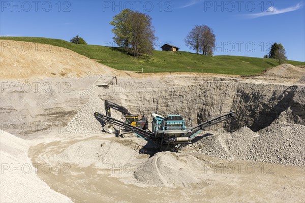Gravel pit near Fuessen, gravel extraction, construction machinery, Allgaeu, Ostallgaeu, Bavaria,