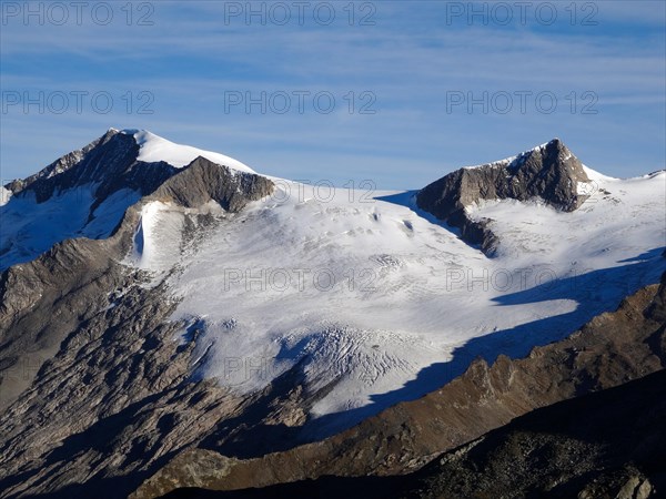 View from the Kreuzspitze to the summit of the Grossvenediger and Rainerhorn with the Mullwitzkees