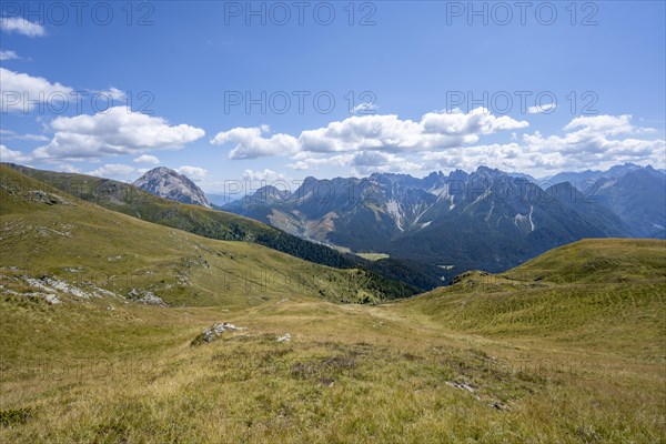 Mountain panorama with view of the mountain peaks of Cresta Righile and Cresta del Ferro in South