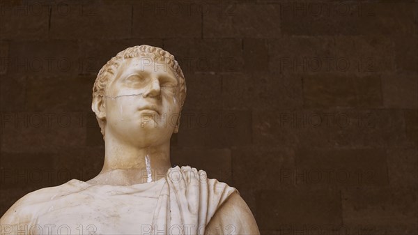 Marble bust of a man from antiquity with sharply cut facial features, head from the 1st century BC,