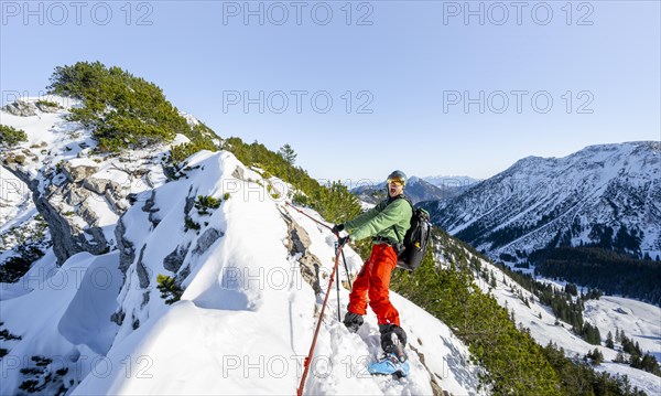 Mountaineer on the ridge of the Aiplspitz in the snow, snow-covered mountain landscape with