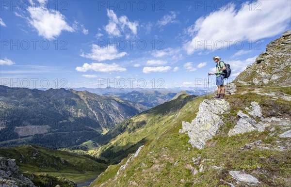 Mountaineers on a hiking trail, view into the Dorfertal valley, Carnic High Trail, Carnic Main
