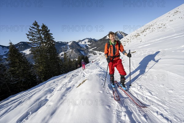 Ski tourers climbing the Aiplspitz, Mangfall mountains, Bavarian Prealps, Bavaria, Tyrol