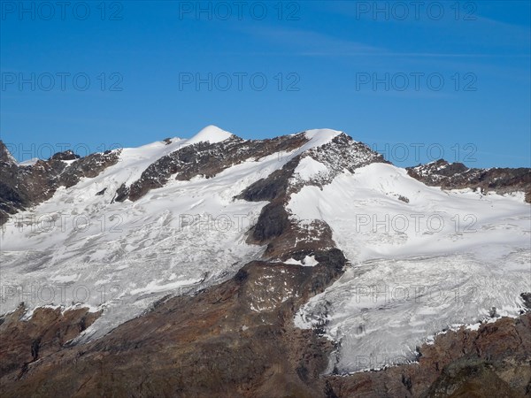 View from the Kreuzspitze to the Simonyspitzen with the glaciers Maurerkees and Simonykees, Hohe
