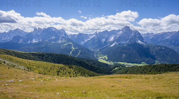 Mountain panorama, view of rocky mountain peaks of the Sesto Dolomites, Carnic main ridge, Carnic